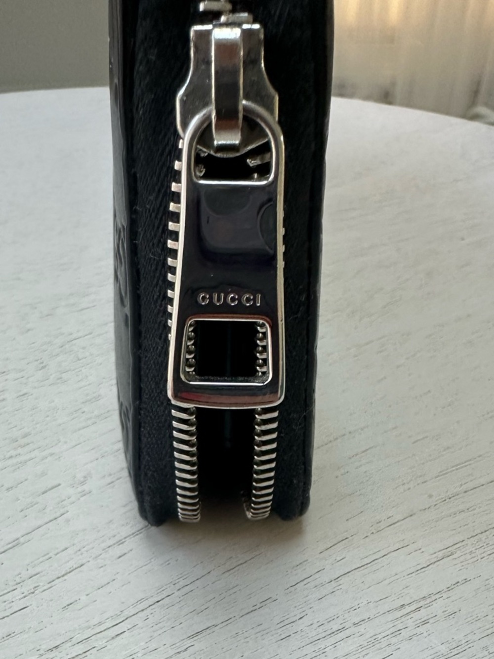 Authentic Gucci GG embossed zip-around wallet in black leather. Made in Italy. - Picture 12 of 14